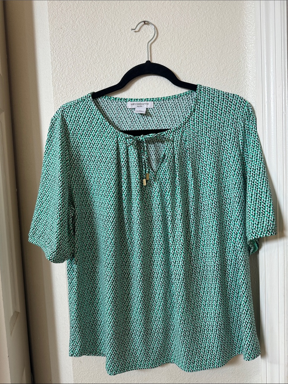 Liz Claiborne Mint Green Geometric Tie-Neck Blouse